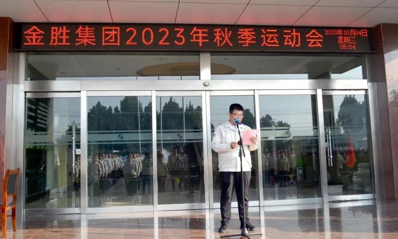 賽前，四支參賽隊伍兩兩一組進行了拉歌比賽，激情2.png